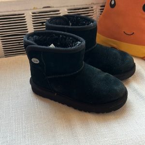 Short black Uggs